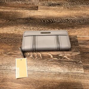 NWT Michael Kors Moxley Wallet